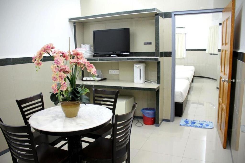 Burmahtel Hotel 2*