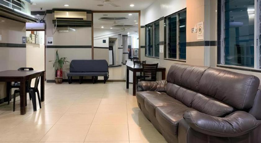 Burmahtel Hotel 2*